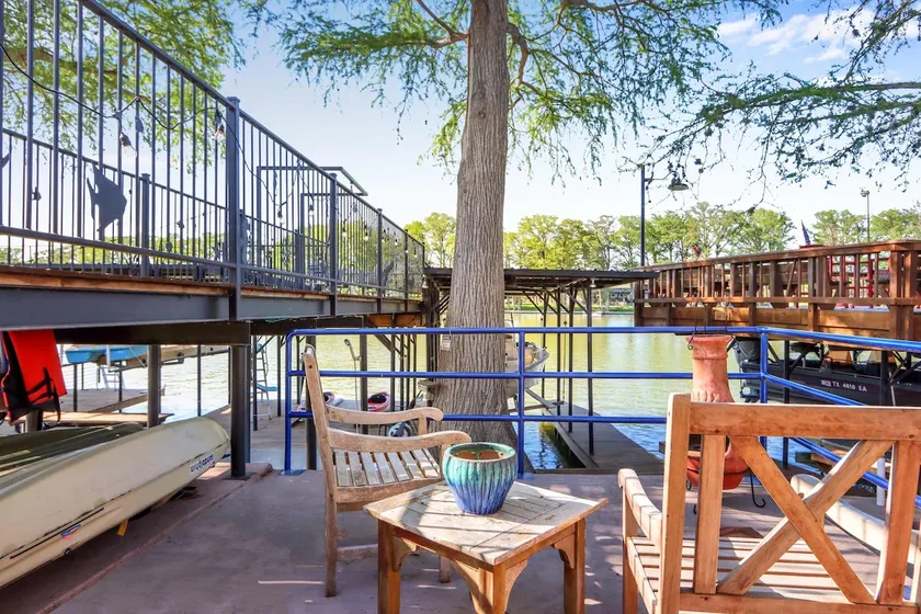 New Braunfels Lakefront Escape: 4,000 Sq Ft Home with Private Dock & Fun - Image 1