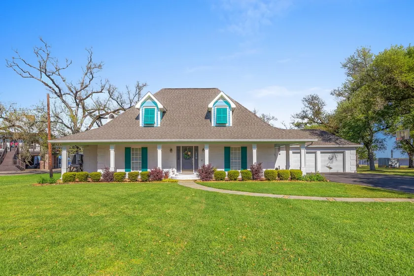Waterfront 3 Bedroom Home - Image 1
