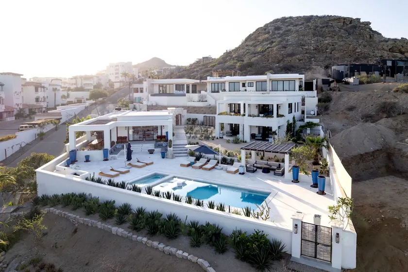 Suites, Beach Club Access, Ocean View, Private Poo - Image 1