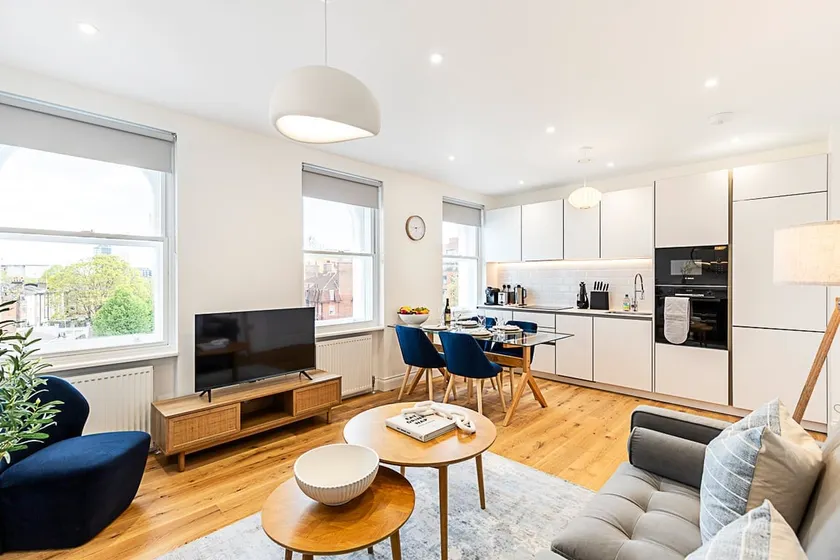 Upscale   Serene Getaway - Prime Chelsea Location! - Image 1