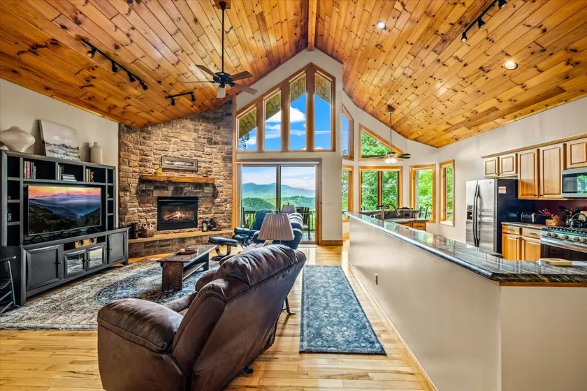 Sky View | Mountain Views, Luxury and Privacy - Image 1