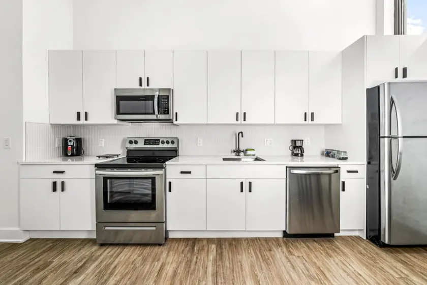 Tesla Loft 1 BR 3 Beds - Image 1