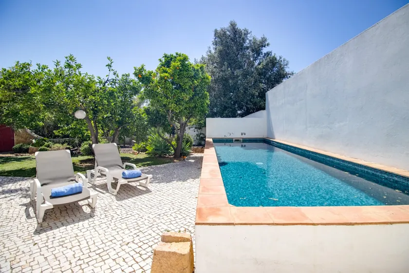 Vila Vintage Beach 3,5km Pool AC WiFi Billiard - Image 1