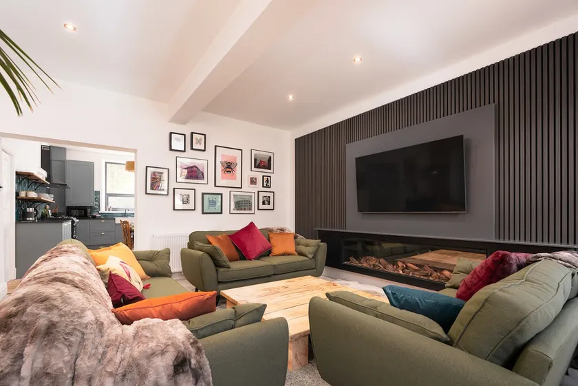 Mulberry Boutique Stay – Canal-Side - Sleep 10 - Image 1