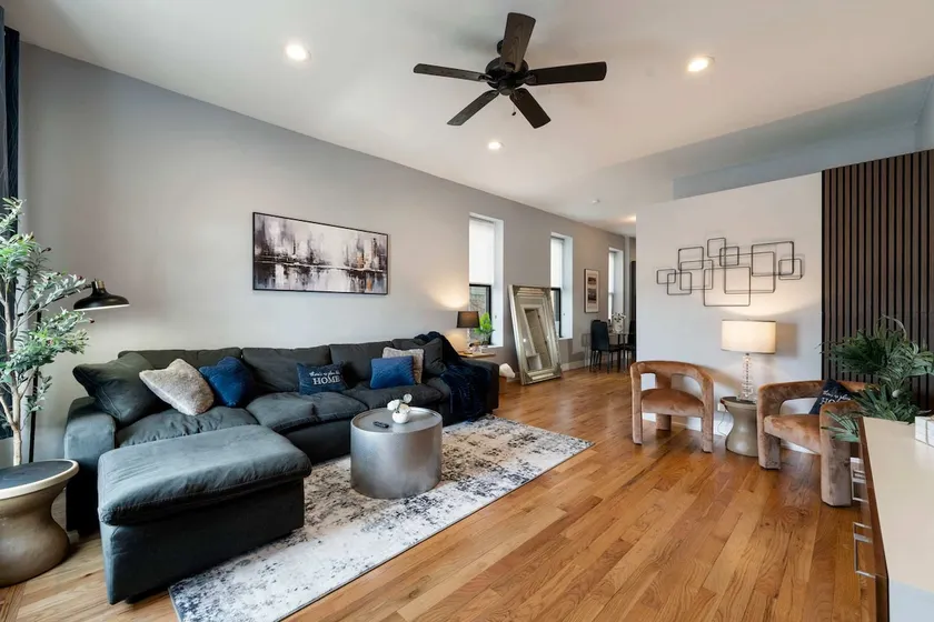 Cozy 2BD Apartment near United Center with Parking - Image 1