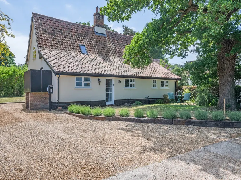 Oak Tree Cottage - Image 1