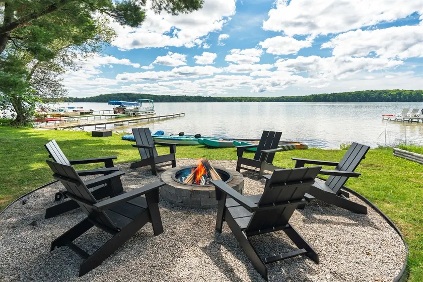 Lakefront Lodge with 100' sandy bottom/dock/firepi - Image 1