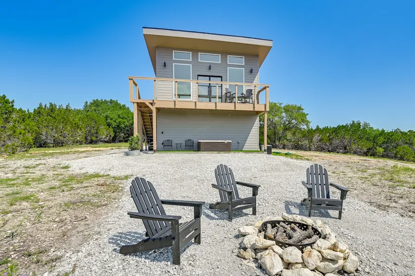 Hot Tub & Valley Views: Hidden Gem in Texas - Image 1