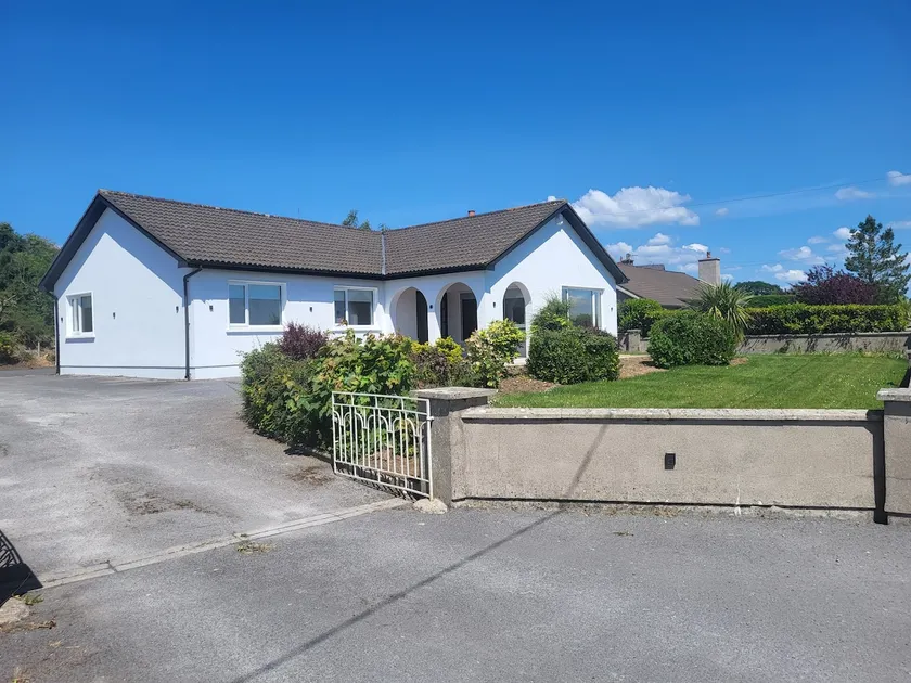 Luxurious 4-Bed House in Tipperary Town - Image 1