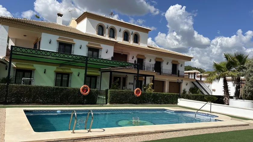 Large country villa with private pool and views - Image 1