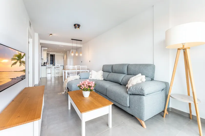 Light and Modern Sea View Apartment - Image 1