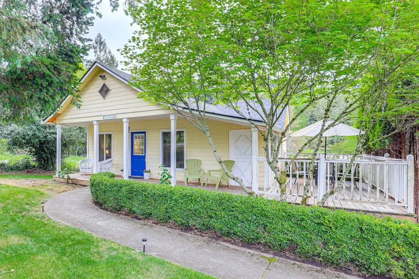 8 Mi to Columbia River Gorge: Cottage w/ Deck! - Image 1