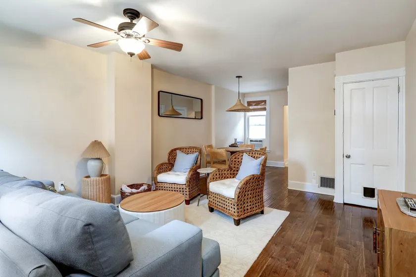 Fenced in Backyard, Walking Distance to Downtown - Image 1