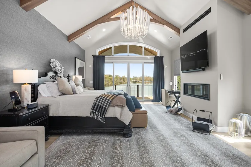 Suite Retreat - Smith Mountain Lake Resort Home - Image 1