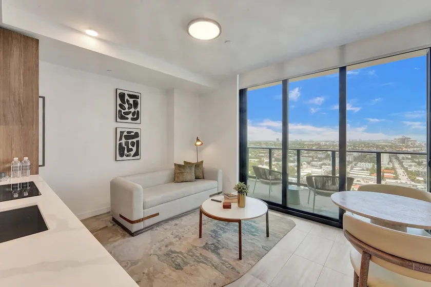 Modern 1BR Penthouse – Miami Beach, Stunning Ocean - Image 1