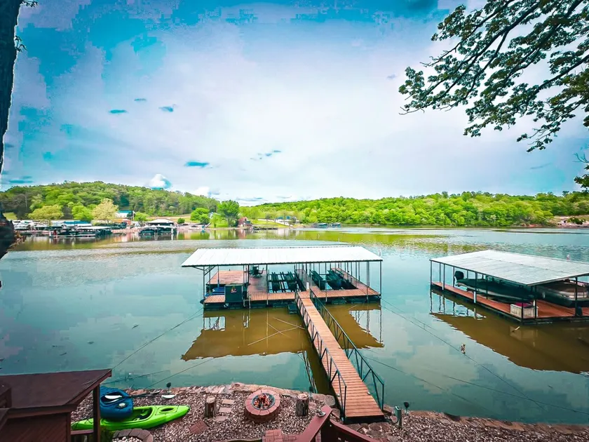 Lakefront Home 4Bed/3Bath/Dock/Firepit/Grill-10PP - Image 1