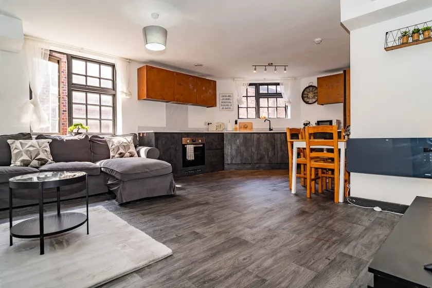 Penthouse City Centre Apartment - Image 1