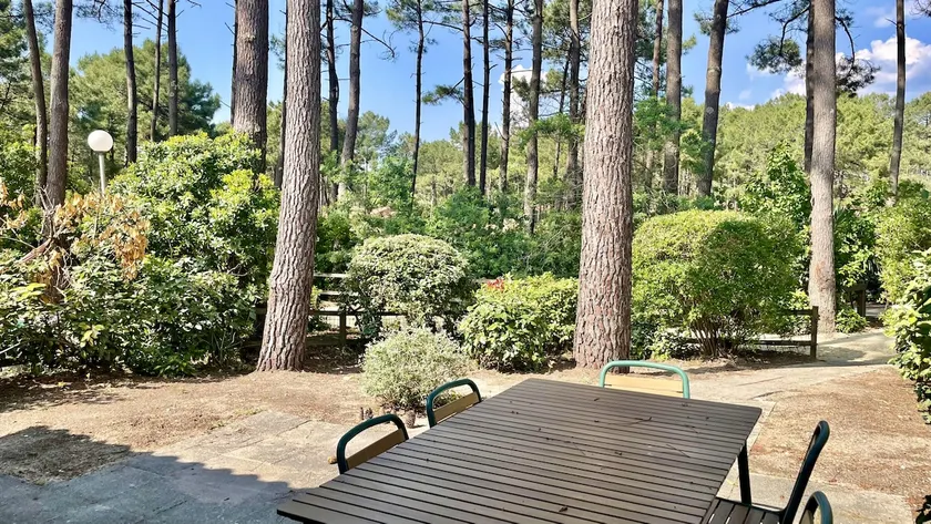 Small house with private garden & pool - Image 1