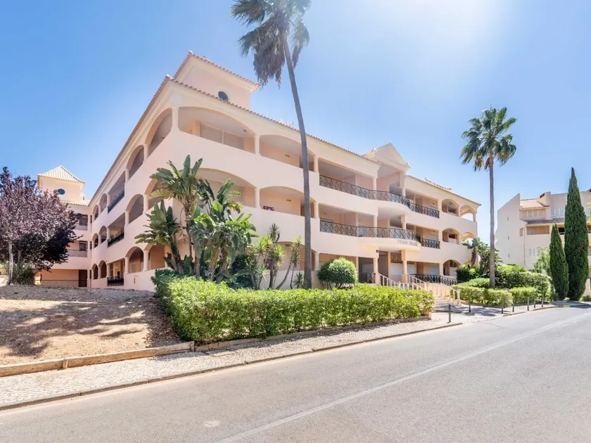 Praia Village, CleverDetails, 2 Bed/2 Bath with pool view - Image 1