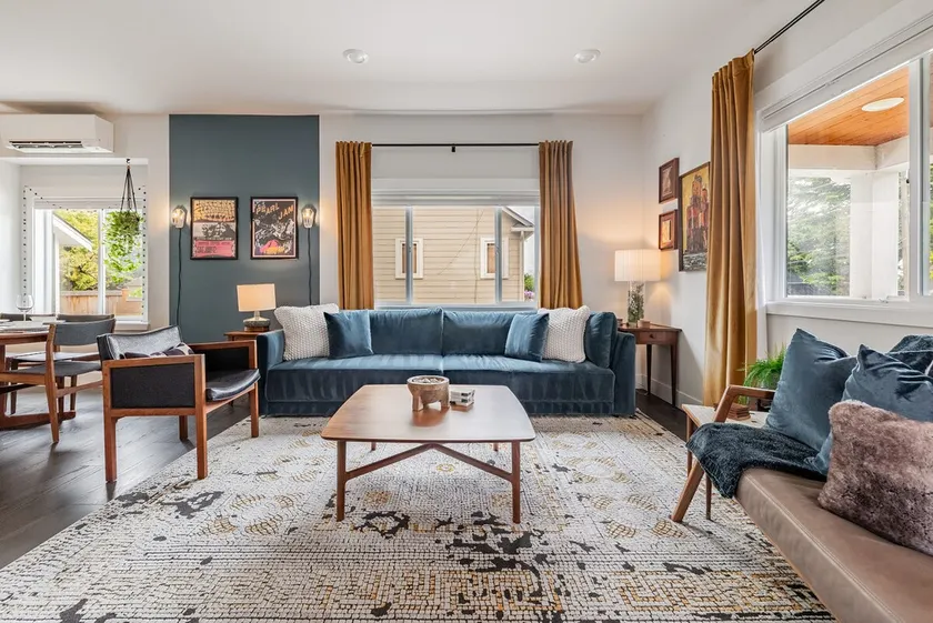 Ballard Craftsman | Sleeps 10 | A/C, BBQ & Firepit - Image 1