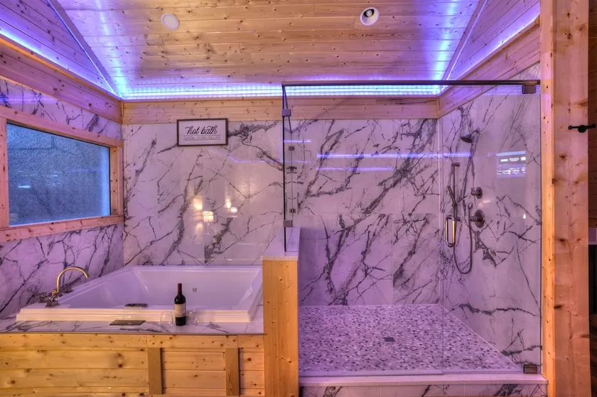 Brand New Luxury Cabin Full of Amenities - Image 1