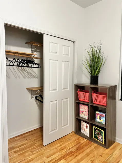 Modern 2 bed- Lincoln Park+ Private Deck - Image 1
