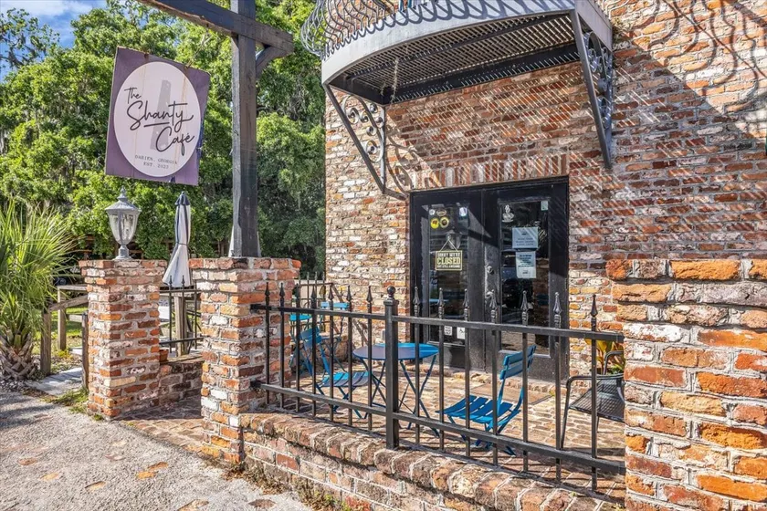 Charming Coastal River Loft in Historic Darien - Image 1