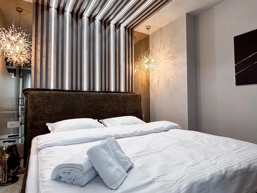 Airport SkyLuxe Luxury Residence - Private Parking - Image 1