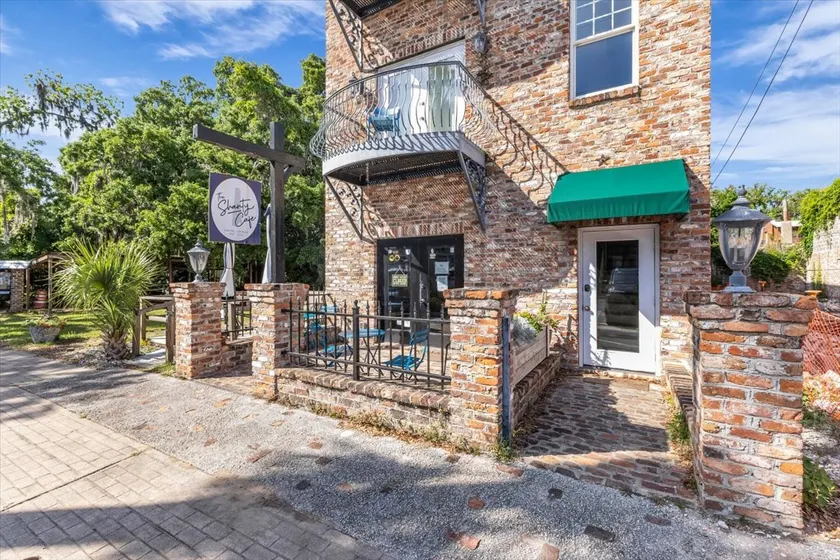 Charming Coastal Retreat in Historic Darien, GA - Image 1