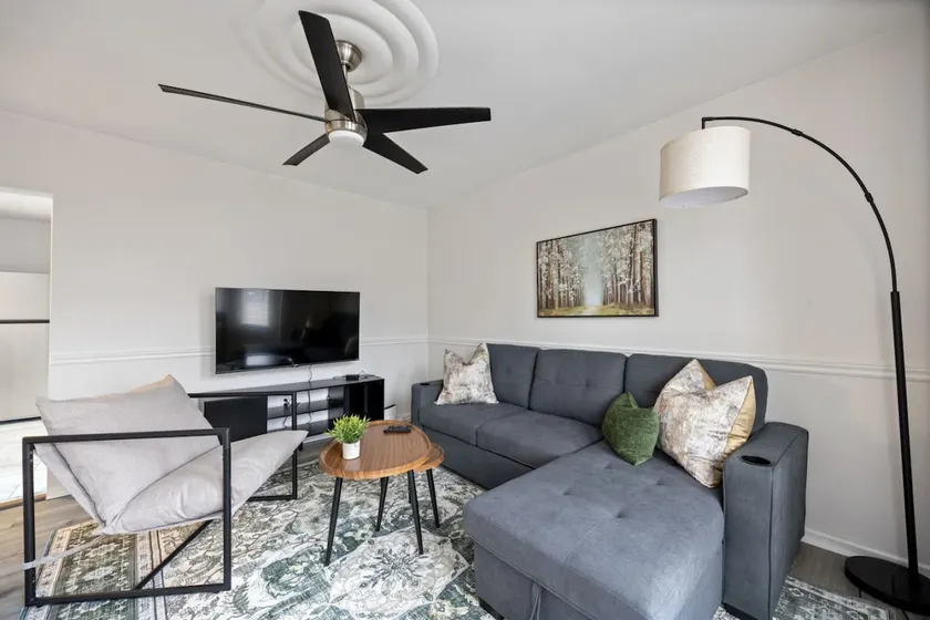 Walkerville 1BR Apartment| Walk to Caesars Casino - Image 1