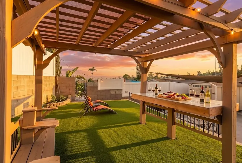 Renovated, Lg Backyard w/ Outdoor DIning - Image 1