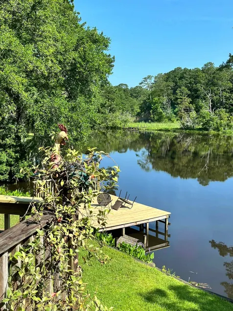 Tara's Riverfront Hideaway - Image 1