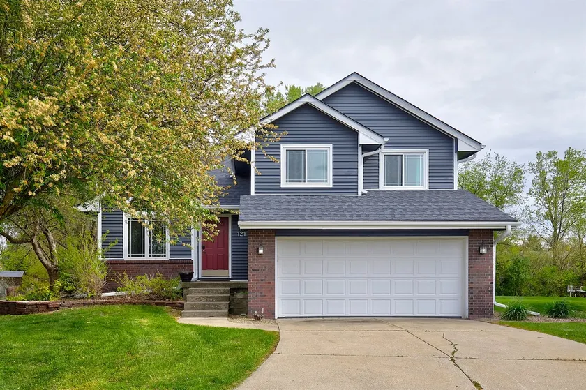 Backyard Oasis in West Des Moines - Image 1