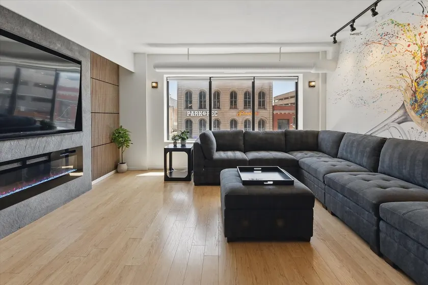 Modern Flat in the Heart of Indianapolis - Image 1