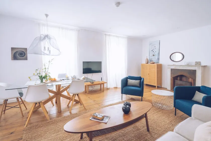 Perfectly Located luxury 2BR Prime Location - Image 1