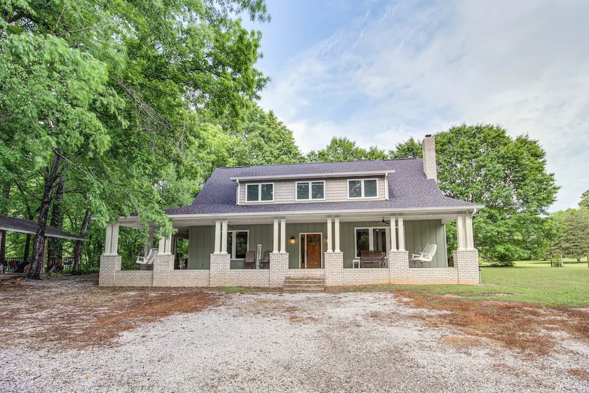 Great for Groups: Family Creekside Home in Loretto - Image 1