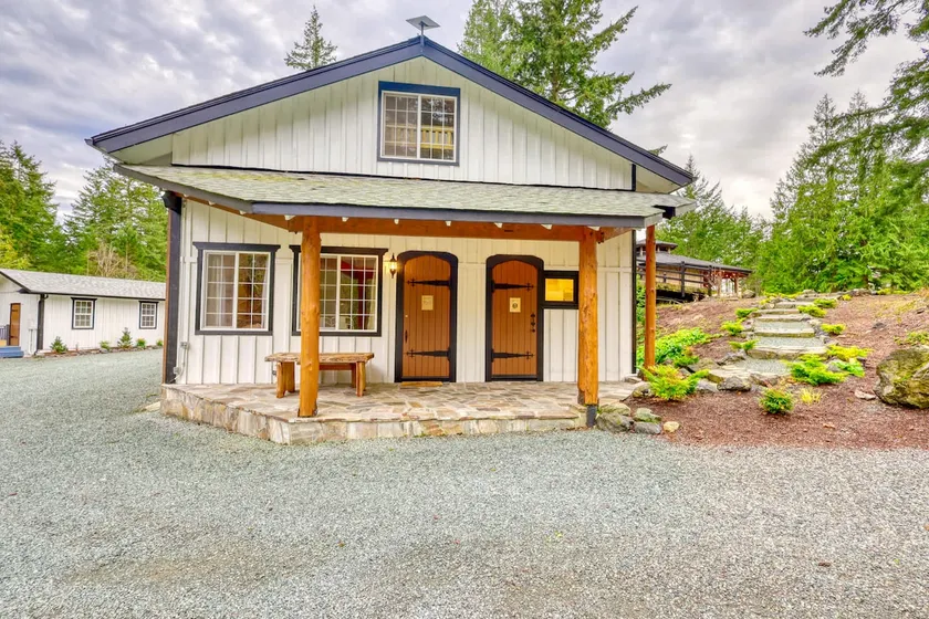 Cozy Private Ranch Cabin, Whistle Lake, Sleeps 6 - Image 1