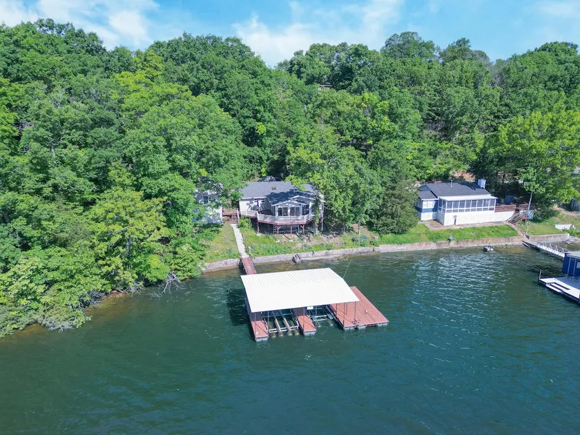 Lakefront Family Home Private Dock with Huge Views - Image 1