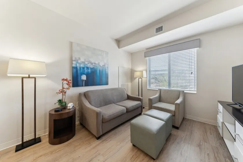 Chic 1 Bedroom I Pool I Gym - 1108 - Image 1