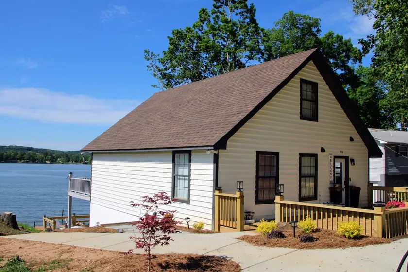 Luxury Waterfront Home On Weiss Lake - Image 1