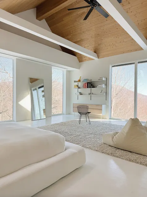 Hill Studio, Modern Home with Epic Views - Image 1