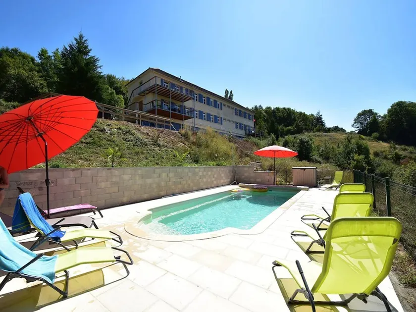 Modern apartment in Cuzy with shared pool - Image 1