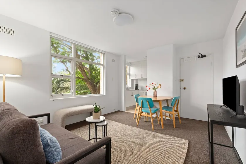 Minimalist Mosman - Essential Stay near Beach & Zoo - Image 1