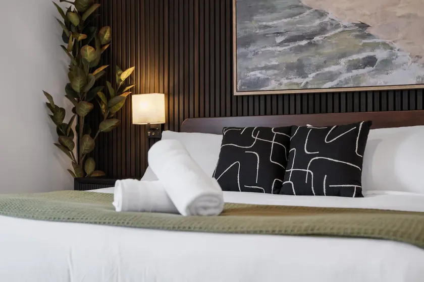 Stunning 3BR Penthouse Suite| 2 decks| A+ Location - Image 1