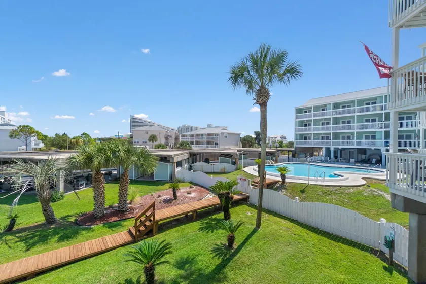 Tranquility & Stunning Water Views - Image 1