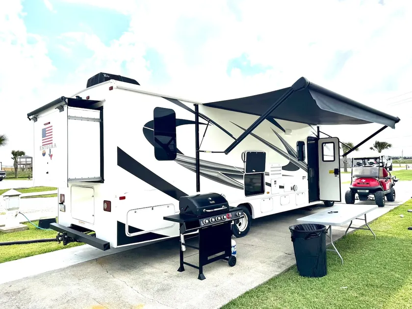 RV Rental on Beachfront Site - Image 1