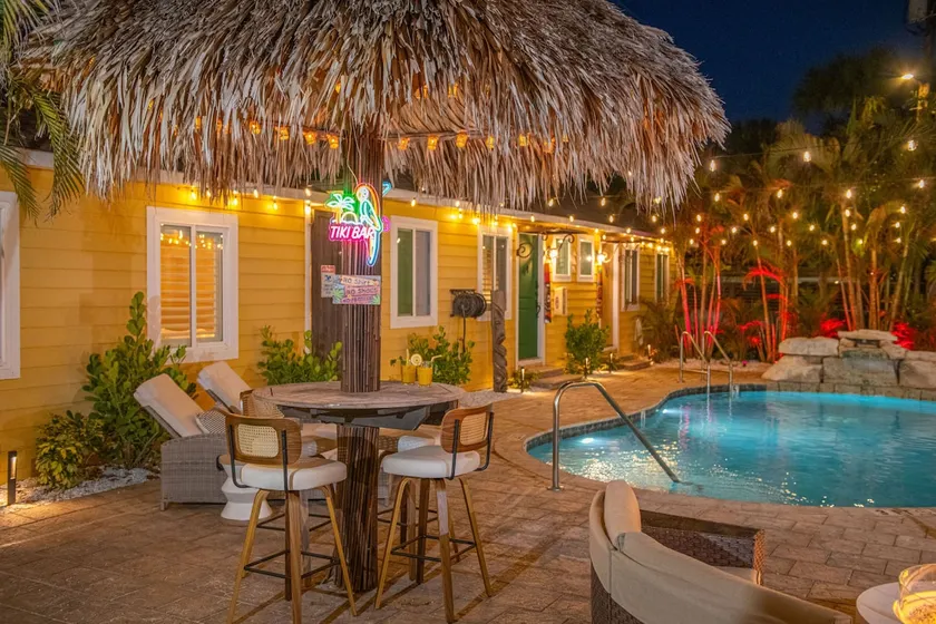 Queen Bed-Step to Madeira Beach-Heated Pool-Private - Image 1