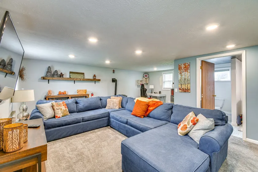 3 Mi to Erie Canal: Home w/ Hot Tub in Holley! - Image 1
