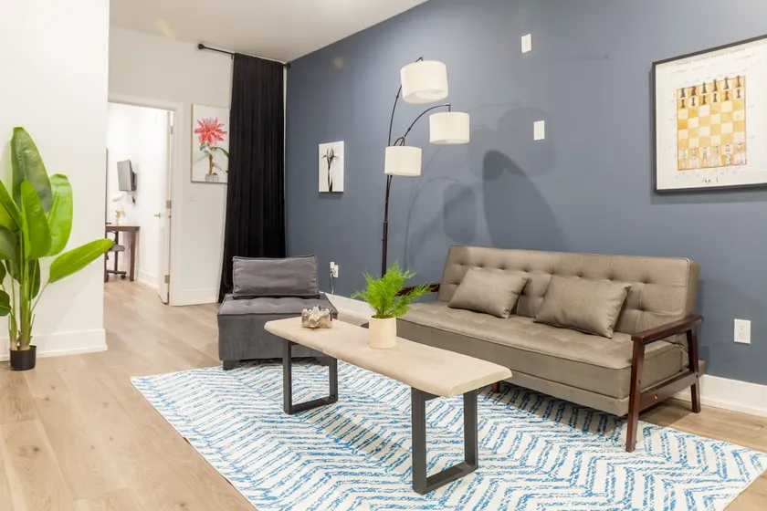 Philly Central 2BR2BA WiFi WD Sleeps 4-6 - Image 1
