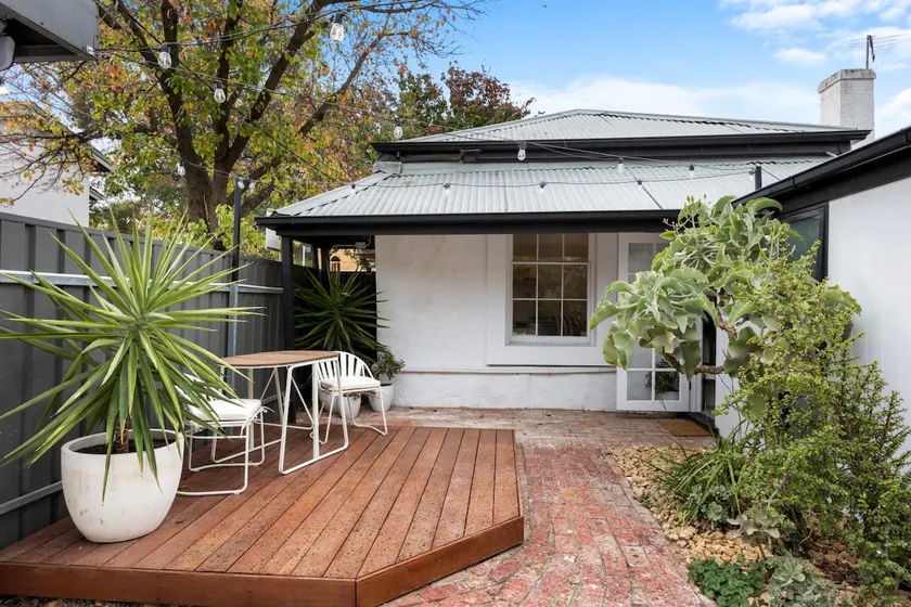 Velvet Cottage - Couple's City Escape with Courtyard - Image 1